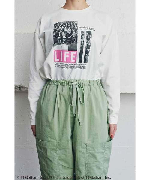 MEDE19F(メデジュウキュウ)の「MEDE19F グラフ誌LIFEフォトプリントTシャツ(Tシャツ/カットソー・レディース・ホワイト×レッド/ホワイト×グレー/ホワイト×ピンク・1/2)」の9枚目の写真