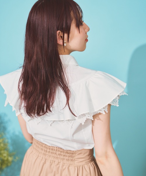 NOELA(ノエラ)の「フリル切替シャツ(シャツ/ブラウス・レディース・ブラック/オフホワイト/サックスブルー・フリー)」の6枚目の写真