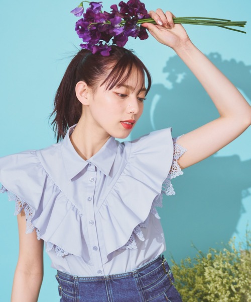 NOELA(ノエラ)の「フリル切替シャツ(シャツ/ブラウス・レディース・ブラック/オフホワイト/サックスブルー・フリー)」の9枚目の写真