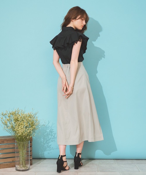 NOELA(ノエラ)の「フリル切替シャツ(シャツ/ブラウス・レディース・ブラック/オフホワイト/サックスブルー・フリー)」の19枚目の写真