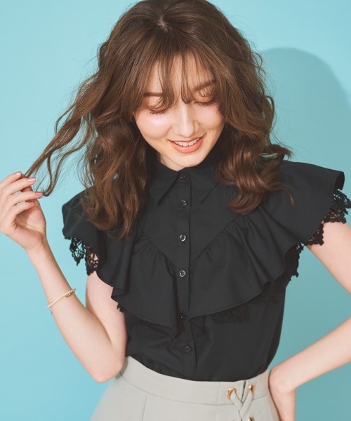 NOELA(ノエラ)の「フリル切替シャツ(シャツ/ブラウス・レディース・ブラック/オフホワイト/サックスブルー・フリー)」の16枚目の写真