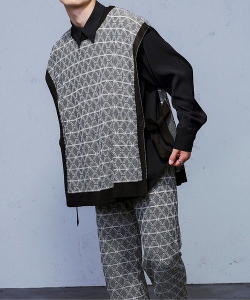 Ellno Loset(エルノロゼット)の「フクレジャガードニットベスト/セットアップ対応(ベスト・メンズ・ブラック・MEDIUM/LARGE)」の3枚目の写真