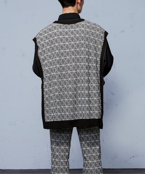 Ellno Loset(エルノロゼット)の「フクレジャガードニットベスト/セットアップ対応(ベスト・メンズ・ブラック・MEDIUM/LARGE)」の5枚目の写真
