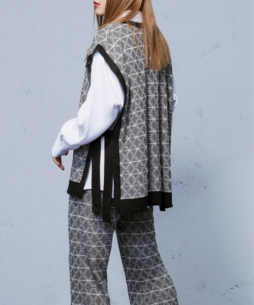 Ellno Loset(エルノロゼット)の「フクレジャガードニットベスト/セットアップ対応(ベスト・メンズ・ブラック・MEDIUM/LARGE)」の8枚目の写真