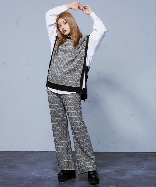 Ellno Loset(エルノロゼット)の「フクレジャガードニットベスト/セットアップ対応(ベスト・メンズ・ブラック・MEDIUM/LARGE)」の12枚目の写真
