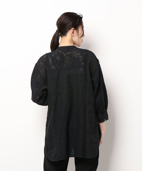 CAPRICIEUX LE'MAGE（カプリシューレマージュ）の「パネルレースシャツ（シャツ/ブラウス・レディース・ブラック/ホワイト・FREE）」の4枚目の写真