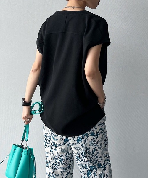 PAGEBOY（ページボーイ）の「ワッフルVネックフレンチスリーブチュニック（Tシャツ/カットソー・レディース・ブラック/オフホワイト/チョコ・FREE）」の22枚目の写真