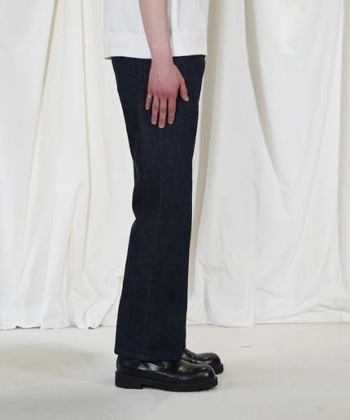 WhoWhat（フーワット）の「who what DENIM SLIM FLARE PANTS（デニムパンツ・メンズ・インディゴブルー/ブラック/White・M/S）」の10枚目の写真