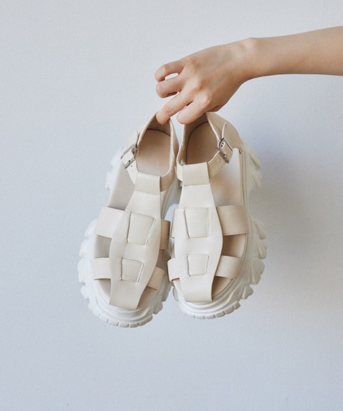 idem(イデム)の「platform gurkha sandals/プラットフォームグルカサンダル(サンダル・レディース・ブラック/アイボリー・SMALL/MEDIUM/LARGE)」の9枚目の写真