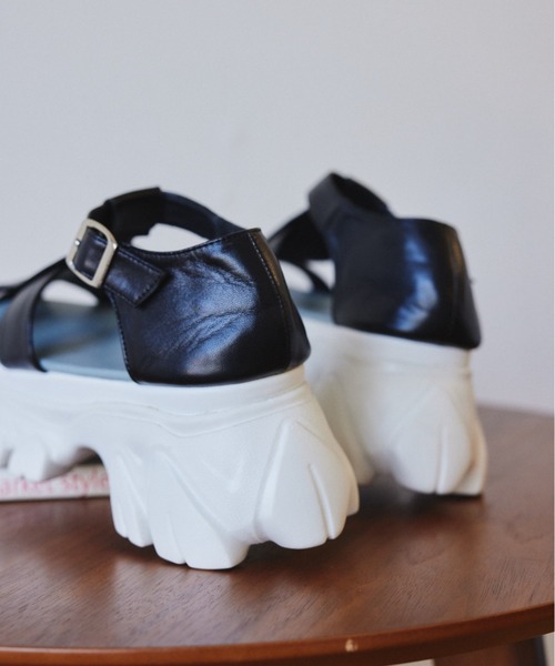idem(イデム)の「platform gurkha sandals/プラットフォームグルカサンダル(サンダル・レディース・ブラック/アイボリー・SMALL/MEDIUM/LARGE)」の16枚目の写真