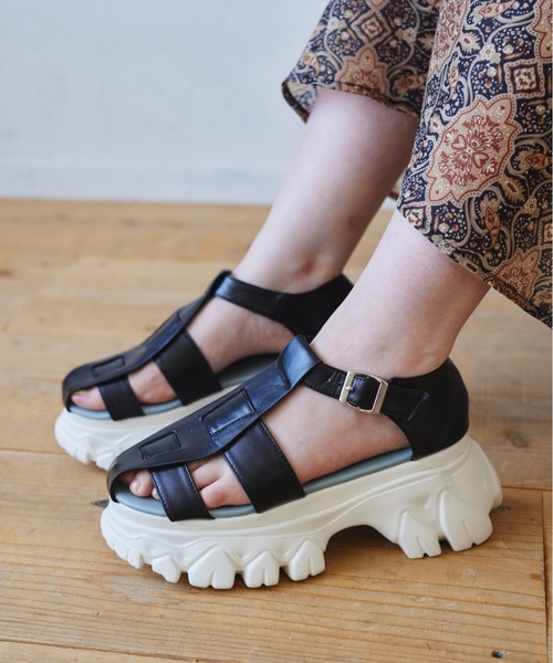 idem(イデム)の「platform gurkha sandals/プラットフォームグルカサンダル(サンダル・レディース・ブラック/アイボリー・SMALL/MEDIUM/LARGE)」の14枚目の写真