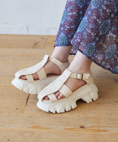 idem(イデム)の「platform gurkha sandals/プラットフォームグルカサンダル(サンダル・レディース・ブラック/アイボリー・SMALL/MEDIUM/LARGE)」の4枚目の写真