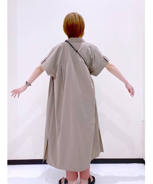 HEREIAM(ヘレイアム)の「【HEREIAM】撥水/ルーズフィットドレス(ワンピース・レディース・ブラック/ベージュ・SMALL/MEDIUM)」の17枚目の写真