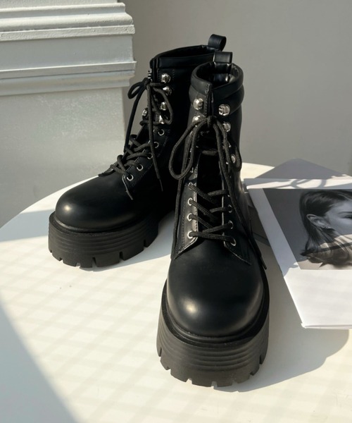 moment+（モーメントプラス）の「厚底レースアップブーツ（ブーツ・レディース・ブラック・L/M/S/LL）」の2枚目の写真