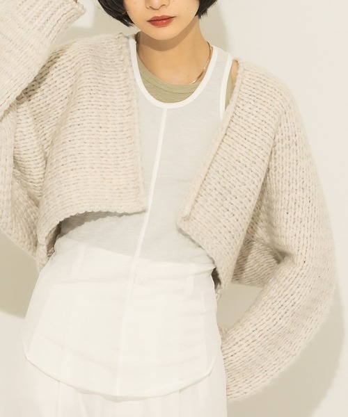 KBF(ケイビーエフ)の「リネンライクタンクトップ(タンクトップ・レディース・オフホワイト/ベージュ/チャコールグレー・ONE)」の1枚目の写真