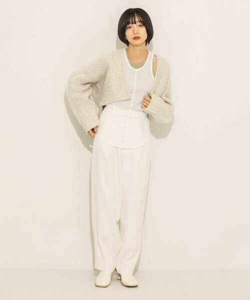 KBF(ケイビーエフ)の「リネンライクタンクトップ(タンクトップ・レディース・オフホワイト/ベージュ/チャコールグレー・ONE)」の5枚目の写真