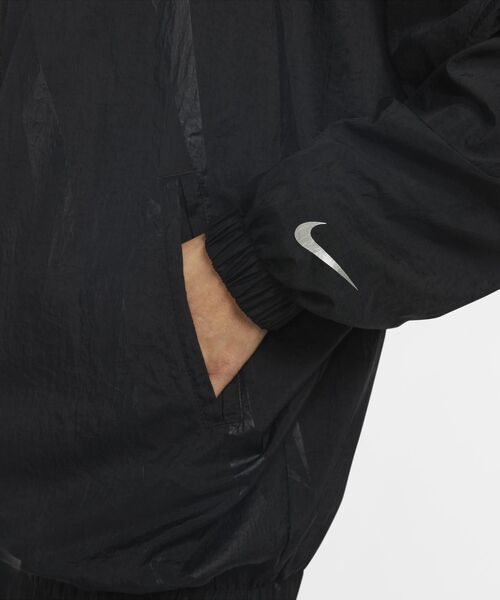 NIKE（ナイキ）の「ナイキ スポーツウェア ウィメンズ ウーブン ジャケット / Nike Sportswear Women's Woven Jacket（ナイロンジャケット・レディース・ブラック/ホワイト・L/2XL/S/M/XS/XL）」の5枚目の写真