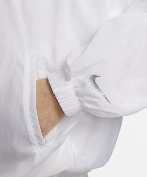 NIKE（ナイキ）の「ナイキ スポーツウェア ウィメンズ ウーブン ジャケット / Nike Sportswear Women's Woven Jacket（ナイロンジャケット・レディース・ブラック/ホワイト・L/2XL/S/M/XS/XL）」の10枚目の写真