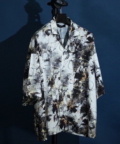 unrelaxing（アンリラクシング）の「ビッグシルエット総柄開襟アロハシャツ（シャツ/ブラウス・メンズ・クリーム/ライトホワイト/その他22/ブラック系3/ベージュ系9/グリーン系/ブルー系3/ピンク系7/V/ホワイト系9/ダークグリーン系2/グリーン系6/イエロー系1/ホワイト×パープル/レッド系3/その他27/ブラック×レッド/ダークオリーブ/ブラック/その他11/ワイン系/ブラック系8/オリーブ系/ライトグリーン系4/ブルー系7/ライラック系3/ナチュラル/J/ブラック系その他6/グレー系6/オリーブ系4/スカイブルー系/ふじ色系/ブラック系その他7/ベージュ系4/カーキ系/ふじ色系2/ローズ系/ホワイト×イエロー/その他17/ブラック系その他2/L/クリアグリーン/その他1/C/パープル系9/ホワイト系2/グレー系5/カーキ系7/ネイビー系4/パープル系6/ダークブラック/Y/ホワイト系3/ライトグリーン/O/ホワイト系4/グレー系8/オリーブ系6/スカイブルー系2/ライラック系4/ホワイト×ライトピンク/ベージュ系5/カーキ系1/ふじ色系3/ローズ系1/A/その他18/アーミー/M/ホワイト×レッド/その他2/D/イエロー系2/ブラック系5/ブラウン系/カーキ系8/ネイビー系5/ライラック系/その他12/ブラック×ピンク/その他4/その他24/ライトグレー系/アイボリー系1/グリーン系2/ブルー系5/ローズ系3/W/ブラック系/ダークグリーン系3/グリーン系7/ピンク系1/ライトブラック/ワイン系3/ホワイト系その他5/その他14/アイボリー/クリアブラック/ケリーグリーン/ワイン系2/ブラック系9/オリーブ系1/ライトグリーン系5/パープル系3/レッド系/その他7/G/ブラック系その他4/グレー系1/ダークグリーン系5/ライトグリーン系1/パープル系8/ホワイト系その他/パイソン/ライトグレー系5/オリーブ系9/ふじ色系1/ピンク系3/カラフル/ライトベージュ/ホワイト系その他7/K/エメラルド/ブラックミックス/スミクロ/パープル系2/ホワイト系1/グレー系3/カーキ系6/ネイビー系3/パープル系5/ブラック×パープル/P/ブラック系その他5/X/ホワイト系6/ベージュ系/カーキ系3/ネイビー系1/ピンク系/T/ホワイト系7/ベージュ系6/グリーン系4/ふじ色系4/その他8/H/その他25/ホワイト×ブラック/N/ホワイト×グリーン/その他3/E/ピンク系6/ブラック系6/アイボリー系2/ライトグリーン系2/ネイビー系6/ライラック系1/ブラック×ブルー/その他20/ブラック系2/ライトグレー/その他19/ブラック系1/ベージュ系2/カーキ系5/ネイビー系8/ピンク系5/U/ホワイト系8/ベージュ系7/グリーン系5/イエロー系/その他10/レッド系2/その他26/その他6/ホワイト×ゴールド/ホワイト×ブルー/その他5/F/ローズ系2/ブラック系7/アイボリー系3/ライトグリーン系3/ブルー系6/ライラック系2/ホワイト×ピンク/ホワイト系その他3/ライトグレー系2/ダークグリーン系/グリーン系9/パープル系1/ワイン系1/ブラック×イエロー/ライトグレー系4/オリーブ系8/ブルー系/ピンク系2/その他13/ワイン系4/ホワイト系その他6/その他15/その他/ブラック×グレー/ホワイト×エメラルドグリーン/ホワイト系/グレー系2/オリーブ系2/ライトグリーン系6/パープル系4/レッド系1/その他9/I/ホワイト系その他4/ベージュ系1/グリーン系8/ネイビー系7/アイボリー系/ライトグリーン系7/ブルー系4/ライム/ホワイト系その他2/ライトグレー系3/カーキ系4/スカイブルー系3/ホワイト系5/ベージュ系3/ライトグリーン系/ネイビー系9/グレー系/グリーン系1/ネイビー系/ブラック×ブラック/B/その他23/ライトグレー系1/カーキ系2/スカイブルー系1/グレー系7/グリーン系3/ネイビー系2/ブラック系その他/その他21/ブラック系4/オリーブ系5/ライトグリーン系9/パープル系・FREE）」の13枚目の写真