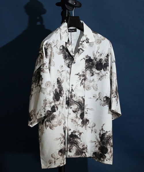 unrelaxing（アンリラクシング）の「ビッグシルエット総柄開襟アロハシャツ（シャツ/ブラウス・メンズ・クリーム/ライトホワイト/その他22/ブラック系3/ベージュ系9/グリーン系/ブルー系3/ピンク系7/V/ホワイト系9/ダークグリーン系2/グリーン系6/イエロー系1/ホワイト×パープル/レッド系3/その他27/ブラック×レッド/ダークオリーブ/ブラック/その他11/ワイン系/ブラック系8/オリーブ系/ライトグリーン系4/ブルー系7/ライラック系3/ナチュラル/J/ブラック系その他6/グレー系6/オリーブ系4/スカイブルー系/ふじ色系/ブラック系その他7/ベージュ系4/カーキ系/ふじ色系2/ローズ系/ホワイト×イエロー/その他17/ブラック系その他2/L/クリアグリーン/その他1/C/パープル系9/ホワイト系2/グレー系5/カーキ系7/ネイビー系4/パープル系6/ダークブラック/Y/ホワイト系3/ライトグリーン/O/ホワイト系4/グレー系8/オリーブ系6/スカイブルー系2/ライラック系4/ホワイト×ライトピンク/ベージュ系5/カーキ系1/ふじ色系3/ローズ系1/A/その他18/アーミー/M/ホワイト×レッド/その他2/D/イエロー系2/ブラック系5/ブラウン系/カーキ系8/ネイビー系5/ライラック系/その他12/ブラック×ピンク/その他4/その他24/ライトグレー系/アイボリー系1/グリーン系2/ブルー系5/ローズ系3/W/ブラック系/ダークグリーン系3/グリーン系7/ピンク系1/ライトブラック/ワイン系3/ホワイト系その他5/その他14/アイボリー/クリアブラック/ケリーグリーン/ワイン系2/ブラック系9/オリーブ系1/ライトグリーン系5/パープル系3/レッド系/その他7/G/ブラック系その他4/グレー系1/ダークグリーン系5/ライトグリーン系1/パープル系8/ホワイト系その他/パイソン/ライトグレー系5/オリーブ系9/ふじ色系1/ピンク系3/カラフル/ライトベージュ/ホワイト系その他7/K/エメラルド/ブラックミックス/スミクロ/パープル系2/ホワイト系1/グレー系3/カーキ系6/ネイビー系3/パープル系5/ブラック×パープル/P/ブラック系その他5/X/ホワイト系6/ベージュ系/カーキ系3/ネイビー系1/ピンク系/T/ホワイト系7/ベージュ系6/グリーン系4/ふじ色系4/その他8/H/その他25/ホワイト×ブラック/N/ホワイト×グリーン/その他3/E/ピンク系6/ブラック系6/アイボリー系2/ライトグリーン系2/ネイビー系6/ライラック系1/ブラック×ブルー/その他20/ブラック系2/ライトグレー/その他19/ブラック系1/ベージュ系2/カーキ系5/ネイビー系8/ピンク系5/U/ホワイト系8/ベージュ系7/グリーン系5/イエロー系/その他10/レッド系2/その他26/その他6/ホワイト×ゴールド/ホワイト×ブルー/その他5/F/ローズ系2/ブラック系7/アイボリー系3/ライトグリーン系3/ブルー系6/ライラック系2/ホワイト×ピンク/ホワイト系その他3/ライトグレー系2/ダークグリーン系/グリーン系9/パープル系1/ワイン系1/ブラック×イエロー/ライトグレー系4/オリーブ系8/ブルー系/ピンク系2/その他13/ワイン系4/ホワイト系その他6/その他15/その他/ブラック×グレー/ホワイト×エメラルドグリーン/ホワイト系/グレー系2/オリーブ系2/ライトグリーン系6/パープル系4/レッド系1/その他9/I/ホワイト系その他4/ベージュ系1/グリーン系8/ネイビー系7/アイボリー系/ライトグリーン系7/ブルー系4/ライム/ホワイト系その他2/ライトグレー系3/カーキ系4/スカイブルー系3/ホワイト系5/ベージュ系3/ライトグリーン系/ネイビー系9/グレー系/グリーン系1/ネイビー系/ブラック×ブラック/B/その他23/ライトグレー系1/カーキ系2/スカイブルー系1/グレー系7/グリーン系3/ネイビー系2/ブラック系その他/その他21/ブラック系4/オリーブ系5/ライトグリーン系9/パープル系・FREE）」の14枚目の写真