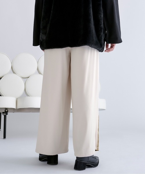 Ellno Loset（エルノロゼット）の「柄スリットワイドフレア