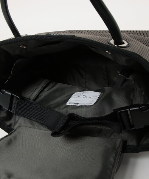 EDITA.（エディータ）の「EDITA/エディータ トートバッグ 通勤バッグ 仕切り付き 底面ICカードポケット付き ストローラー メッシュ 洗える 軽量 ベビーカーに取り付けられる マザーズバッグ（ハンドバッグ・レディース・ホワイト/チャコールグレー/ダークグリーン・FREE）」の7枚目の写真