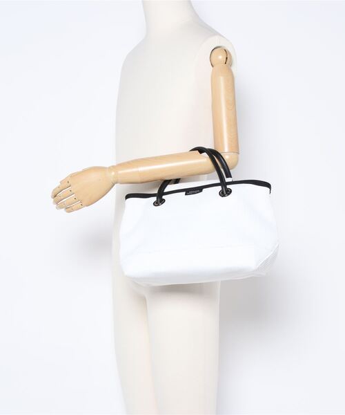 EDITA.（エディータ）の「EDITA/エディータ トートバッグ 通勤バッグ 仕切り付き 底面ICカードポケット付き ストローラー メッシュ 洗える 軽量 ベビーカーに取り付けられる マザーズバッグ（ハンドバッグ・レディース・ホワイト/チャコールグレー/ダークグリーン・FREE）」の9枚目の写真