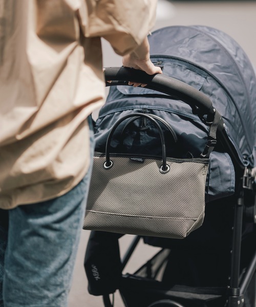 EDITA.（エディータ）の「EDITA/エディータ トートバッグ 通勤バッグ 仕切り付き 底面ICカードポケット付き ストローラー メッシュ 洗える 軽量 ベビーカーに取り付けられる マザーズバッグ（ハンドバッグ・レディース・ホワイト/チャコールグレー/ダークグリーン・FREE）」の3枚目の写真