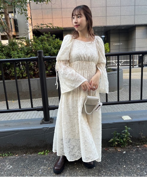 OLIVE des OLIVE（オリーブデオリーブ）の「【スタッフ考案】袖スリットシャーリングワンピース（ワンピース・レディース・アイボリー/ラベンダー・FREE）」の4枚目の写真