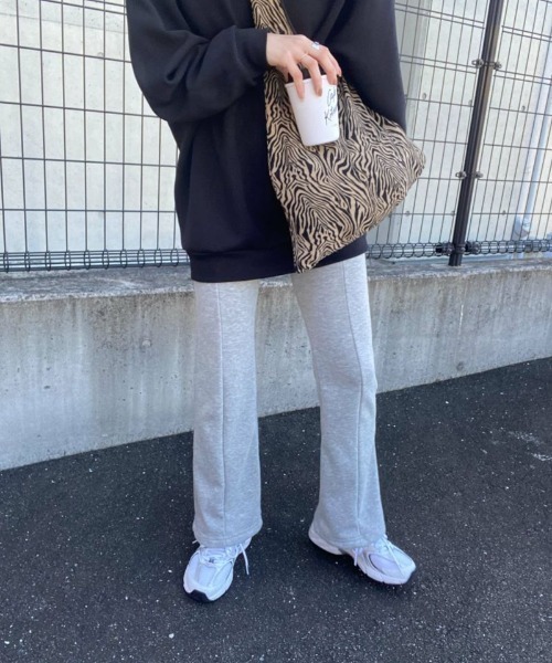 ISOOK（アイスー）の「センターシームスウェットフレアパンツ