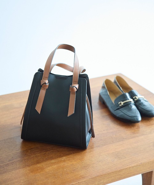 GLOBAL WORK（グローバルワーク）の「スペ軽変形3WAYBAG/172356（ショルダーバッグ・レディース・オフホワイト/イエロー/ブラック/その他/グリーン/ベージュ/ブルー/ブラック×ホワイト/ブラウン/ベージュ系その他/ブラック系その他/レッド/ベージュ系その他3/サックスブルー・FREE）」の5枚目の写真