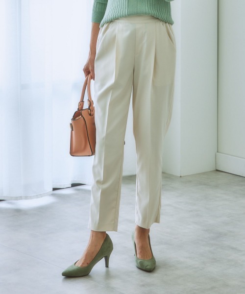 nissen（ニッセン）の「【とろみ素材】すっきりタックテーパードパンツ（スラックス・レディース・マスタード/ブラック/モカ/アイボリー/サックスブルー/ライトグリーン系/アッシュブラウン・M/LL/L/S）」の2枚目の写真