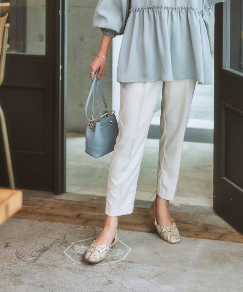 nissen（ニッセン）の「【とろみ素材】すっきりタックテーパードパンツ（スラックス・レディース・マスタード/ブラック/モカ/アイボリー/サックスブルー/ライトグリーン系/アッシュブラウン・M/LL/L/S）」の11枚目の写真