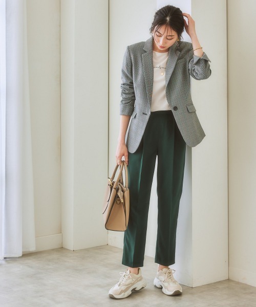 nissen（ニッセン）の「【とろみ素材】すっきりタックテーパードパンツ（スラックス・レディース・マスタード/ブラック/モカ/アイボリー/サックスブルー/ライトグリーン系/アッシュブラウン・M/LL/L/S）」の14枚目の写真