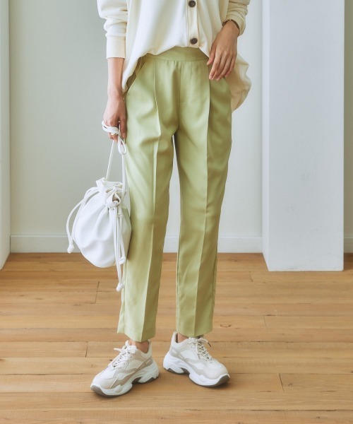 nissen（ニッセン）の「【とろみ素材】すっきりタックテーパードパンツ（スラックス・レディース・マスタード/ブラック/モカ/アイボリー/サックスブルー/ライトグリーン系/アッシュブラウン・M/LL/L/S）」の8枚目の写真