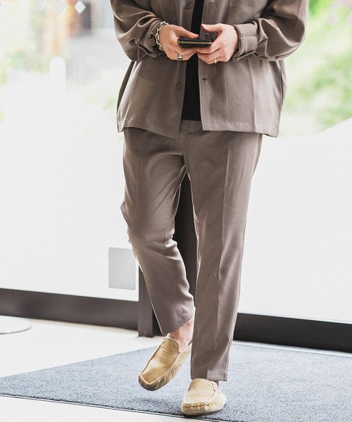 ITEMS URBANRESEARCH（アイテムズ アーバンリサーチ）の「ポリツイル テーパードパンツ（スラックス・メンズ・チャコールグレー/ベージュ/ネイビー・MEDIUM/LARGE）」の7枚目の写真