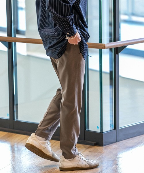 ITEMS URBANRESEARCH（アイテムズ アーバンリサーチ）の「ポリツイル テーパードパンツ（スラックス・メンズ・チャコールグレー/ベージュ/ネイビー・MEDIUM/LARGE）」の10枚目の写真