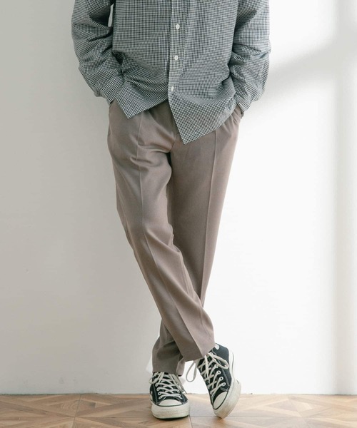 ITEMS URBANRESEARCH（アイテムズ アーバンリサーチ）の「ポリツイル テーパードパンツ（スラックス・メンズ・チャコールグレー/ベージュ/ネイビー・MEDIUM/LARGE）」の13枚目の写真