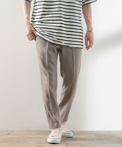 ITEMS URBANRESEARCH（アイテムズ アーバンリサーチ）の「ポリツイル テーパードパンツ（スラックス・メンズ・チャコールグレー/ベージュ/ネイビー・MEDIUM/LARGE）」の20枚目の写真