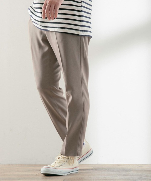 ITEMS URBANRESEARCH（アイテムズ アーバンリサーチ）の「ポリツイル テーパードパンツ（スラックス・メンズ・チャコールグレー/ベージュ/ネイビー・MEDIUM/LARGE）」の11枚目の写真