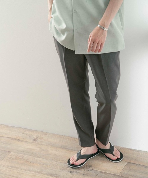 ITEMS URBANRESEARCH（アイテムズ アーバンリサーチ）の「ポリツイル テーパードパンツ（スラックス・メンズ・チャコールグレー/ベージュ/ネイビー・MEDIUM/LARGE）」の9枚目の写真