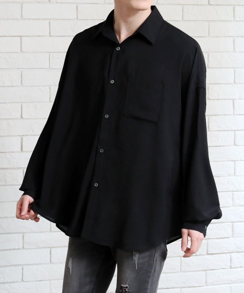 TopIsm（トップイズム）の「オーバーサイズ ドロップショルダー とろみドレープシャツ（シャツ/ブラウス・メンズ・グレイッシュブルー/ホワイト/ダークグリーン/ブラック・M/LL/L）」の2枚目の写真