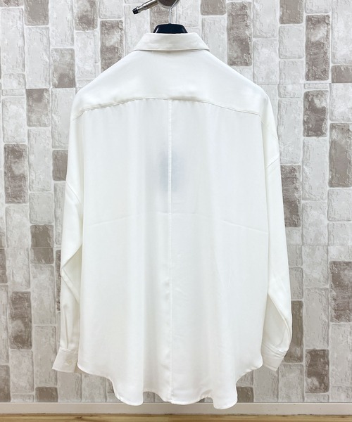 TopIsm（トップイズム）の「オーバーサイズ ドロップショルダー とろみドレープシャツ（シャツ/ブラウス・メンズ・グレイッシュブルー/ホワイト/ダークグリーン/ブラック・M/LL/L）」の7枚目の写真