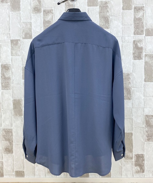 TopIsm（トップイズム）の「オーバーサイズ ドロップショルダー とろみドレープシャツ（シャツ/ブラウス・メンズ・グレイッシュブルー/ホワイト/ダークグリーン/ブラック・M/LL/L）」の6枚目の写真