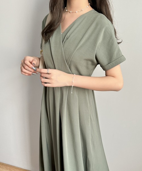 ECLIN(エクラン)の「ウエストタックカシュクールワンピース(ワンピース・レディース・ブラウン/ブラック/グリーン/ベージュ/ブルーグレー/ネイビー・M/L)」の17枚目の写真