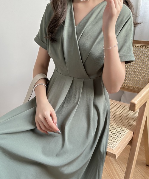 ECLIN(エクラン)の「ウエストタックカシュクールワンピース(ワンピース・レディース・ブラウン/ブラック/グリーン/ベージュ/ブルーグレー/ネイビー・M/L)」の11枚目の写真