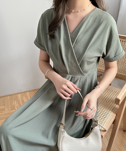 ECLIN(エクラン)の「ウエストタックカシュクールワンピース(ワンピース・レディース・ブラウン/ブラック/グリーン/ベージュ/ブルーグレー/ネイビー・M/L)」の18枚目の写真