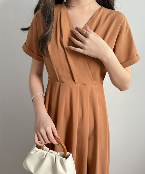 ECLIN(エクラン)の「ウエストタックカシュクールワンピース(ワンピース・レディース・ブラウン/ブラック/グリーン/ベージュ/ブルーグレー/ネイビー・M/L)」の13枚目の写真