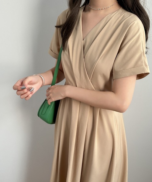 ECLIN(エクラン)の「ウエストタックカシュクールワンピース(ワンピース・レディース・ブラウン/ブラック/グリーン/ベージュ/ブルーグレー/ネイビー・M/L)」の19枚目の写真