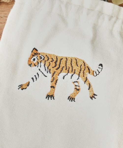 BIRTHDAY BAR（バースデイバー）の「アニマル刺繍巾着ポーチ Ｓ（ポーチ・レディース・ホワイト/ブラック・フリー）」の5枚目の写真